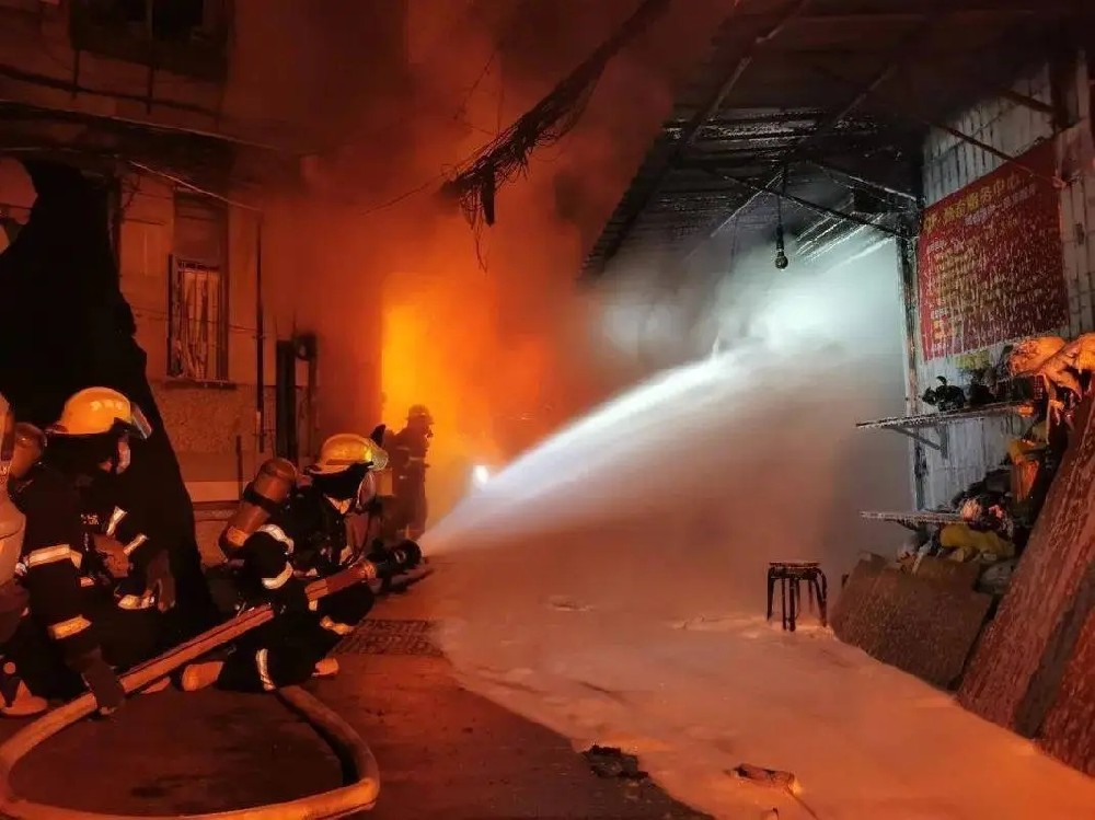 被困火場如何逃生？