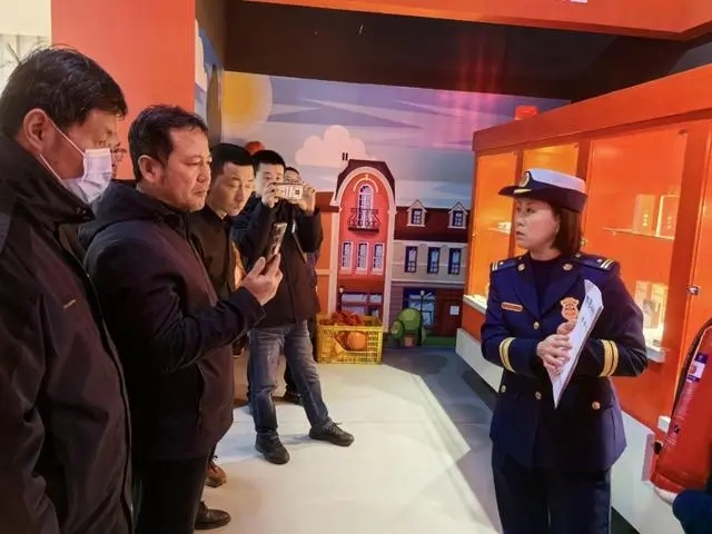 青島前灣保稅港區(qū)消防救援大隊(duì)開展消防產(chǎn)品科普宣傳培訓(xùn)